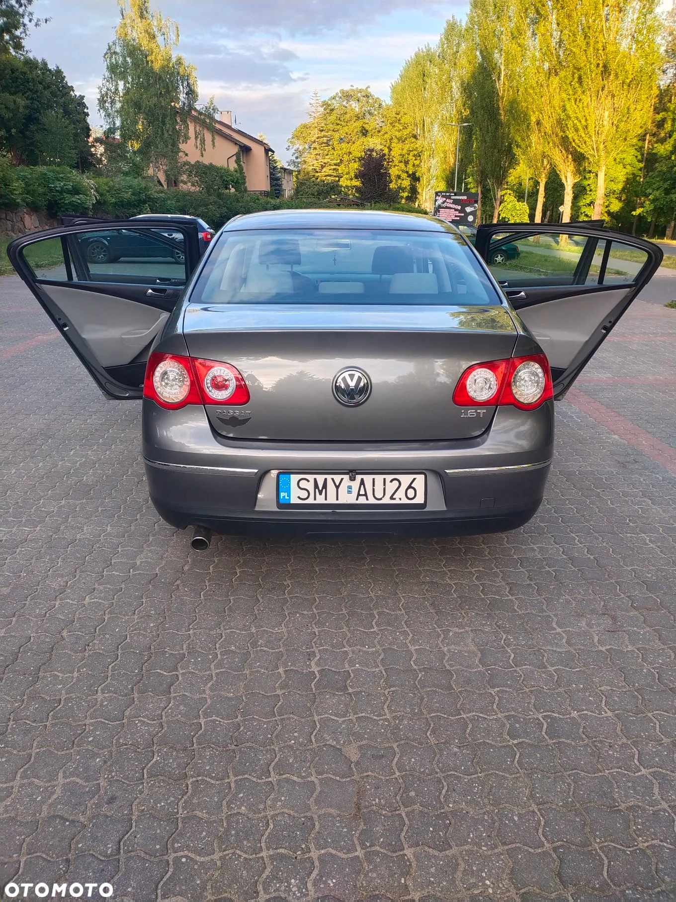 Volkswagen Passat 1.6 FSI Highline - 4