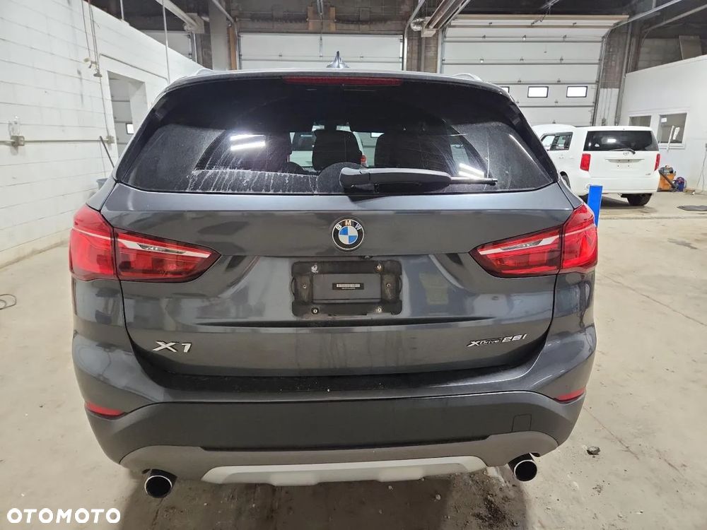 BMW X1 xDrive25i Sport Line sport - 6