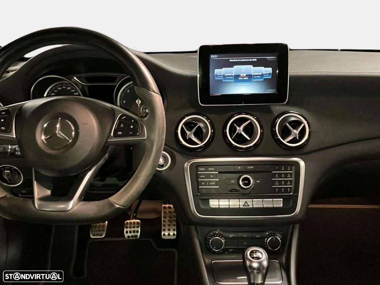 Mercedes-Benz CLA 180 d Shooting Brake AMG Line - 13