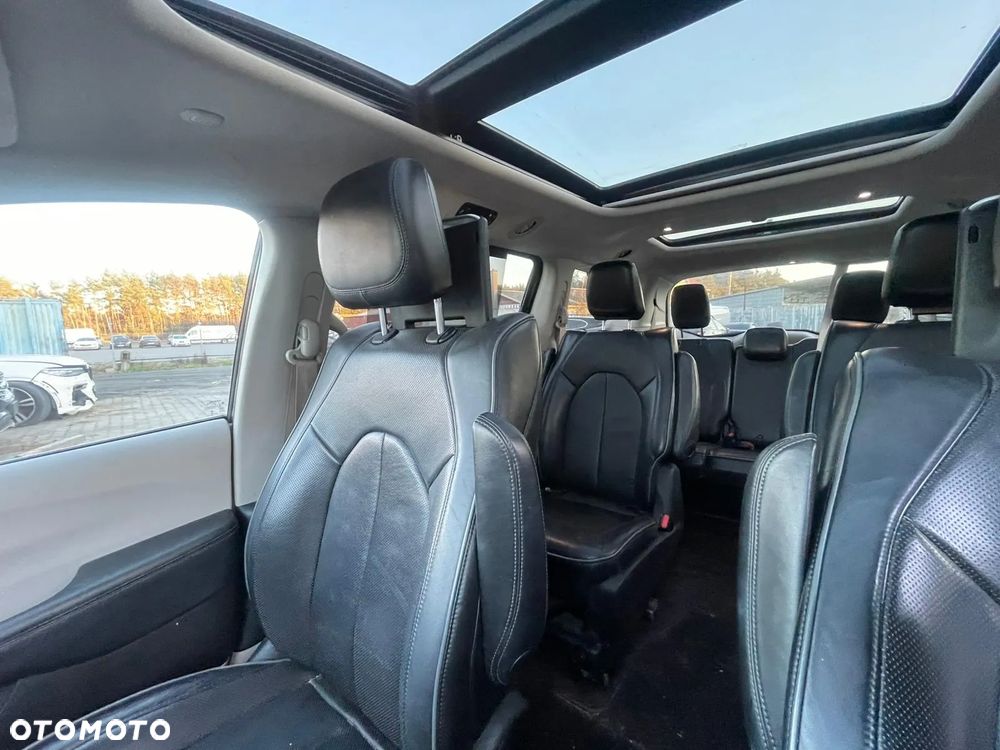 Chrysler Pacifica - 19