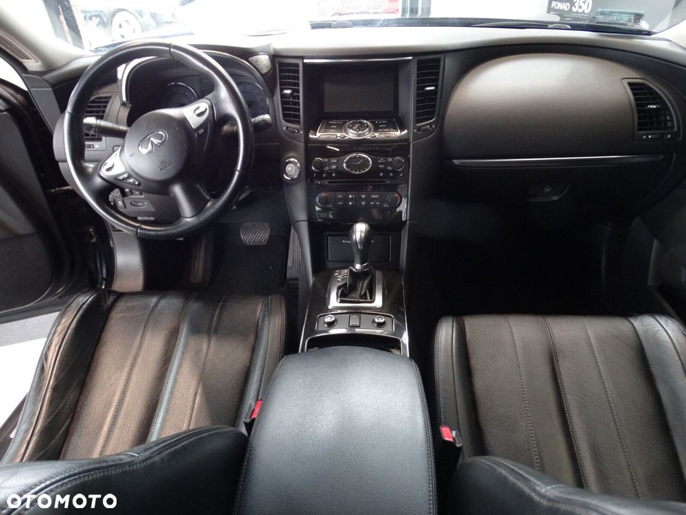 Infiniti QX70 - 16
