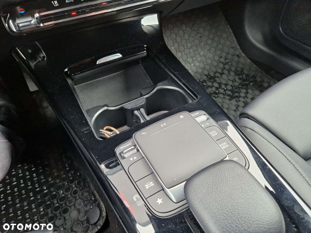 Mercedes-Benz Klasa A 180 Style 7G-DCT - 19