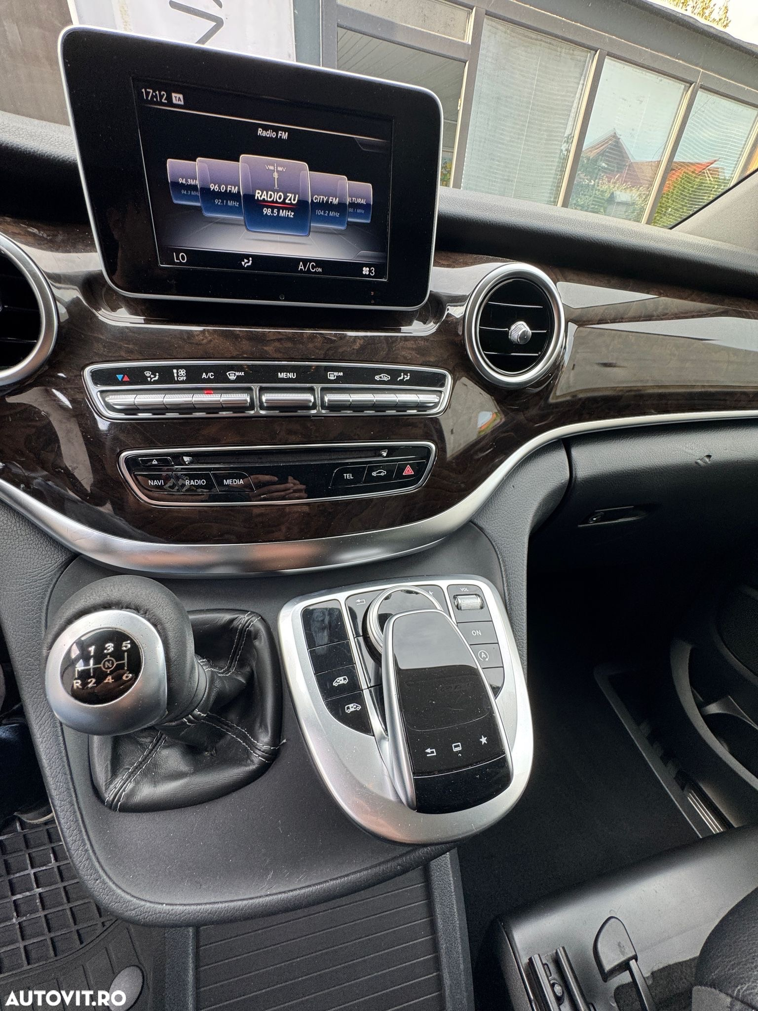 Mercedes-Benz V - 10