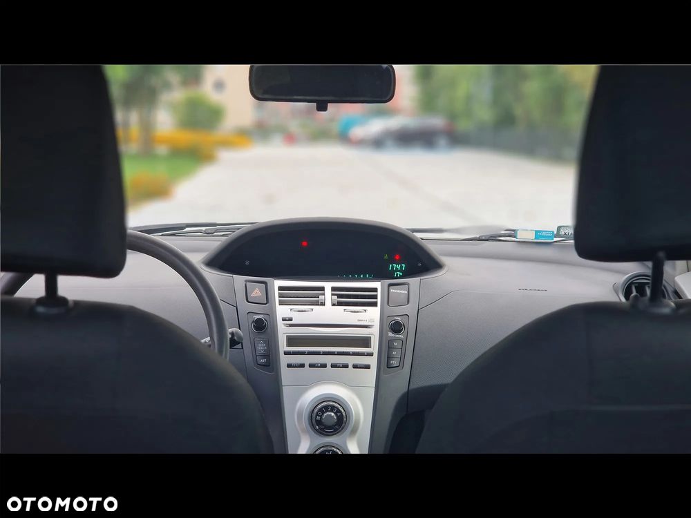 Toyota Yaris 1.3 Luna - 23