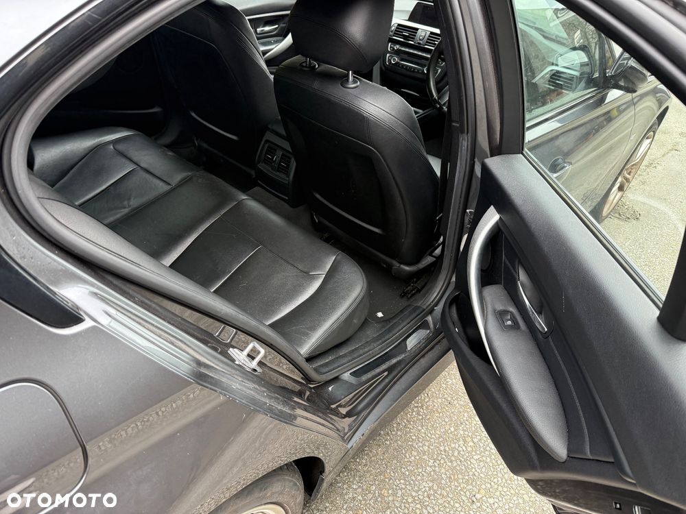 BMW Seria 3 320i Edition M Sport Shadow - 14