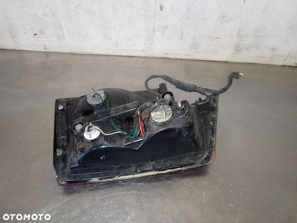 LAMPA PRAWA TYLNA W KLAPIE SSANGYONG KYRON - 3