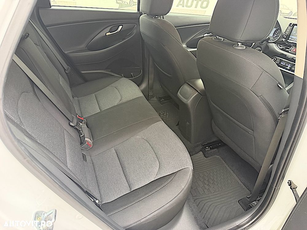 Hyundai i30 1.5 T-GDI 160CP MHEV 5DR M/T Highway - 9