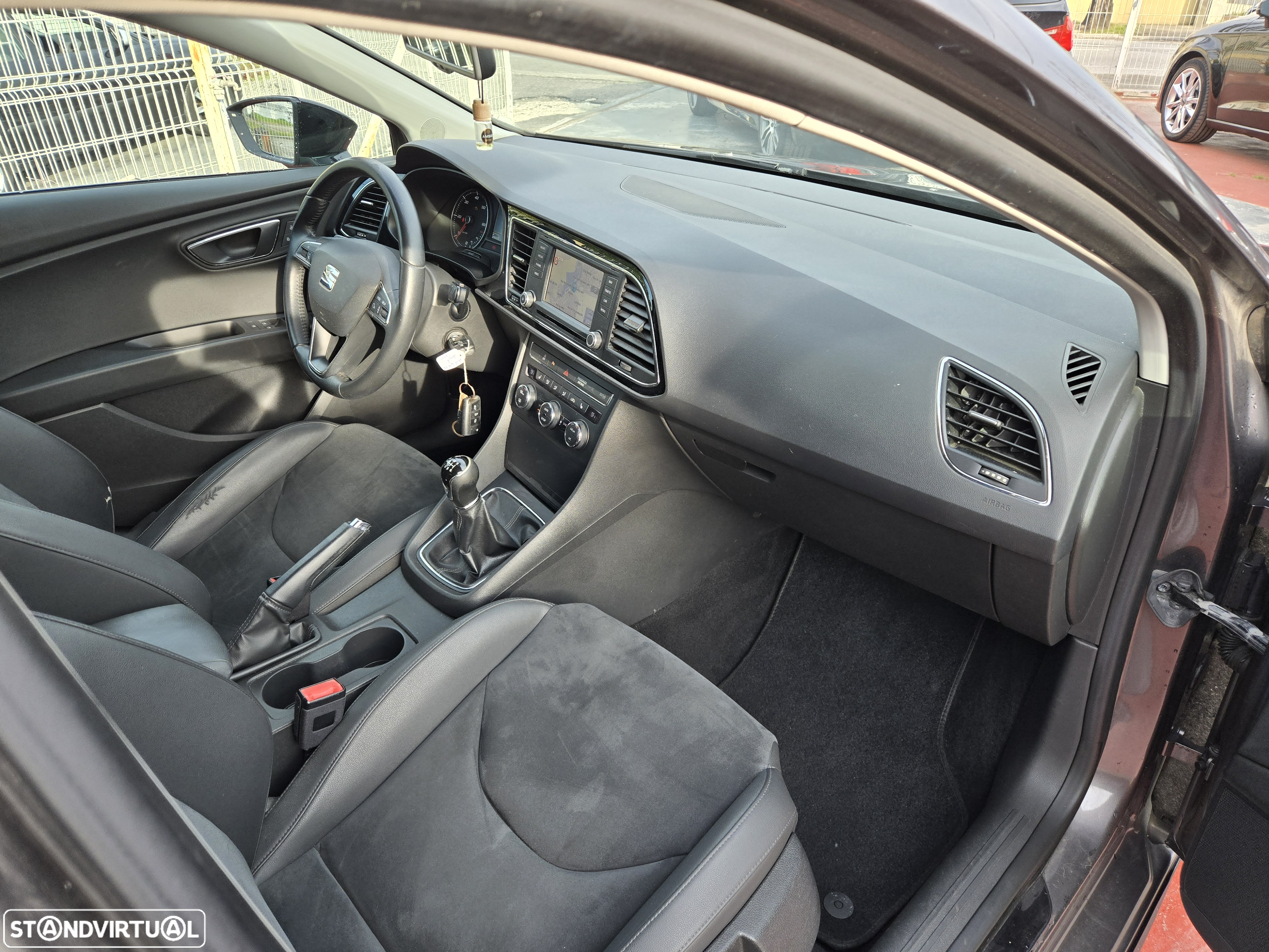SEAT Leon 1.6 TDI S&S Style - 27