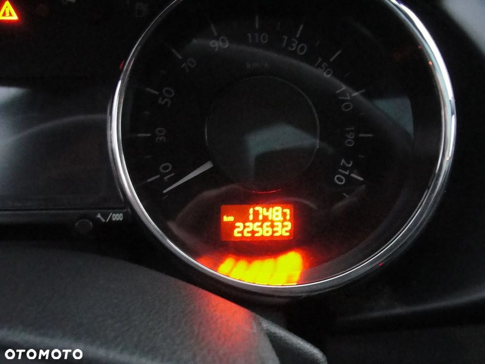 Peugeot 3008 HDi 150 Allure - 13