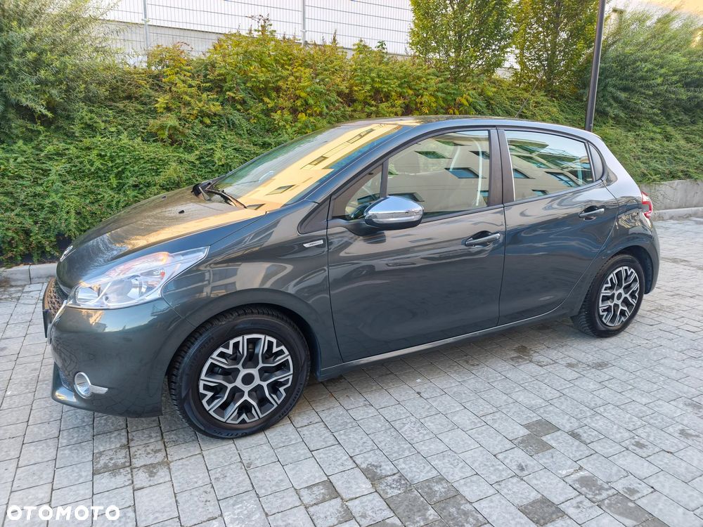 Peugeot 208 2013 photo 2