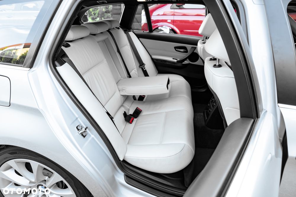 BMW Seria 3 330xi - 22