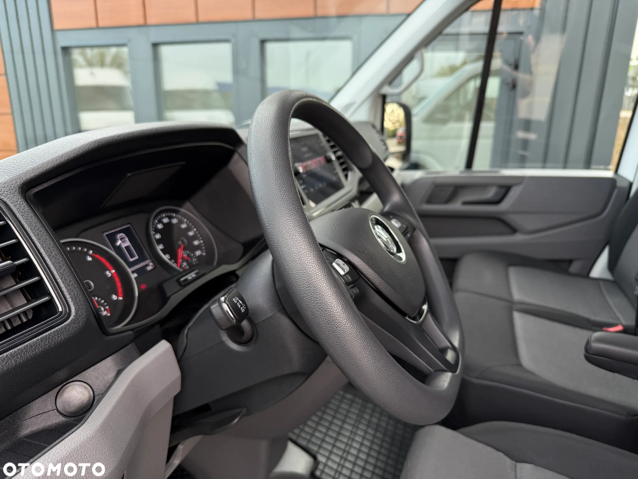 Volkswagen Crafter 2.0 177KM / 12.2021 / 99.200KM /  Kontener 8EP + Drzwi Boczne / Winda 750KG / ZAREJESTROWANY - 24