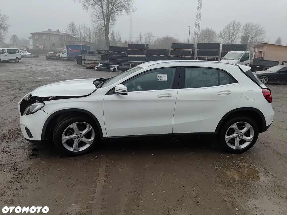 Mercedes-Benz GLA - 21