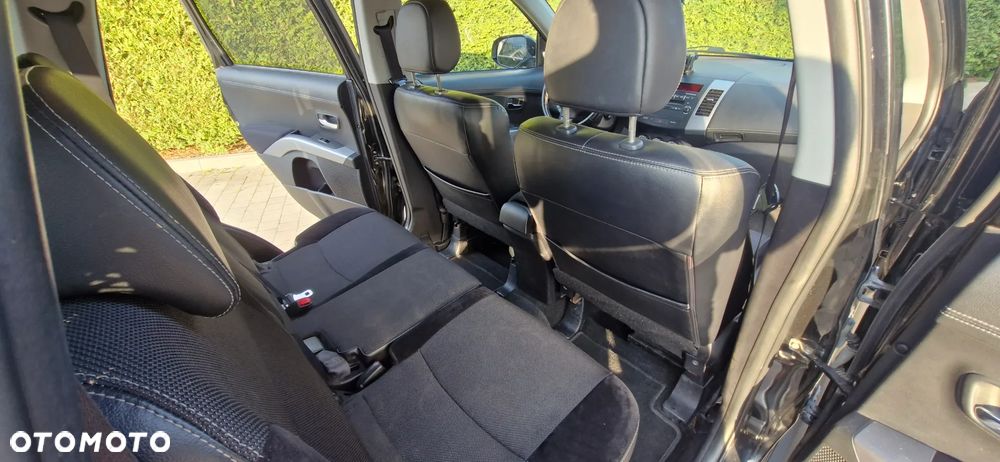 Mitsubishi Outlander 2.0 DID Intense + - 21