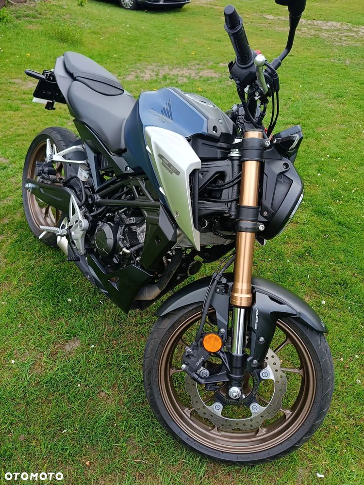 Honda CB - 1