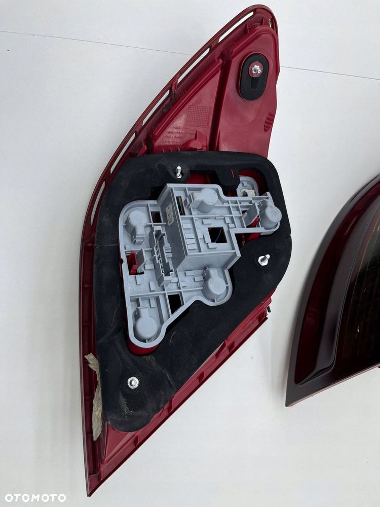 MERCEDES W204 C63 AMG LAMPY TYŁ W BŁOTNIK KOMPLET A2048202064 A2048201964 - 11