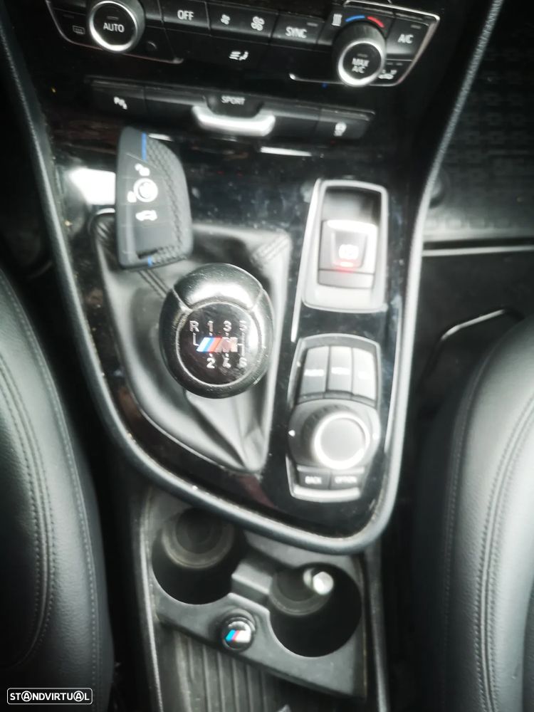 BMW 218 Active Tourer d Luxury Line - 11