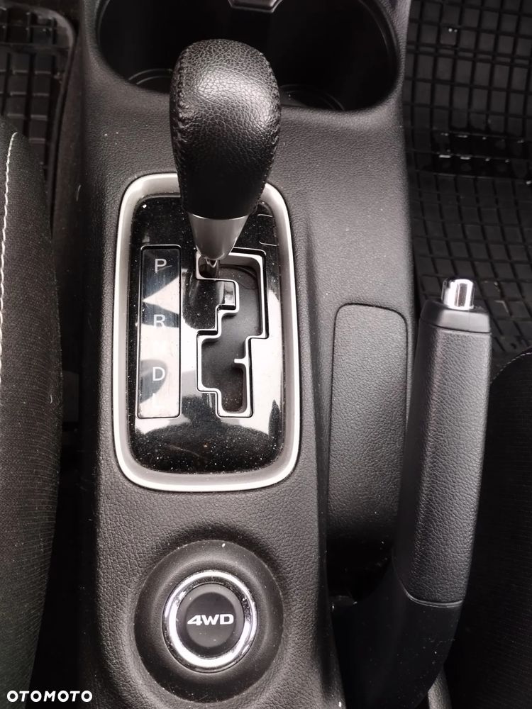 Mitsubishi Outlander 2.0 Intense + 4WD CVT - 8