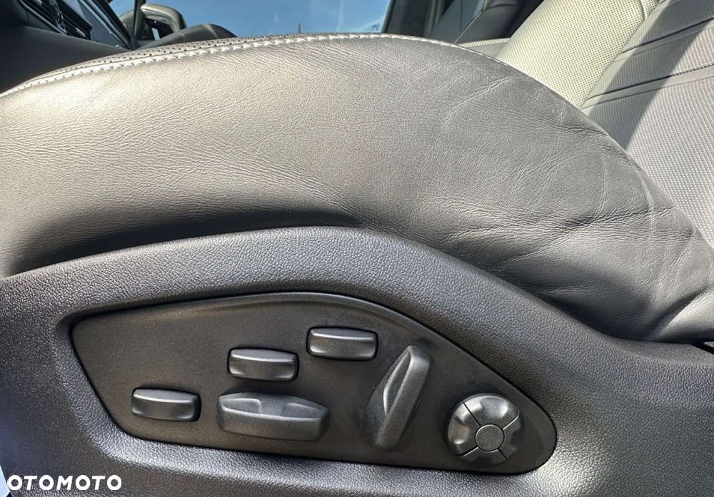 Porsche Cayenne - 21