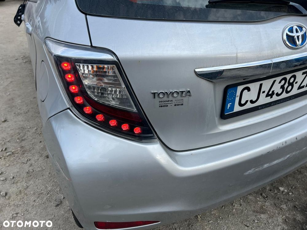 Toyota Yaris Hybrid 100 Premium - 7