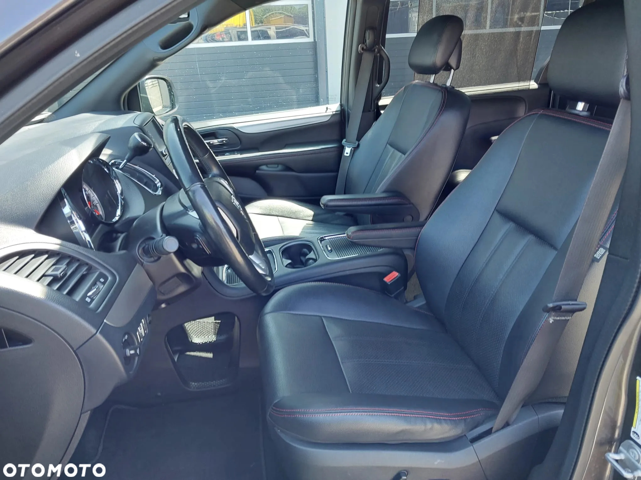Dodge Grand Caravan - 8