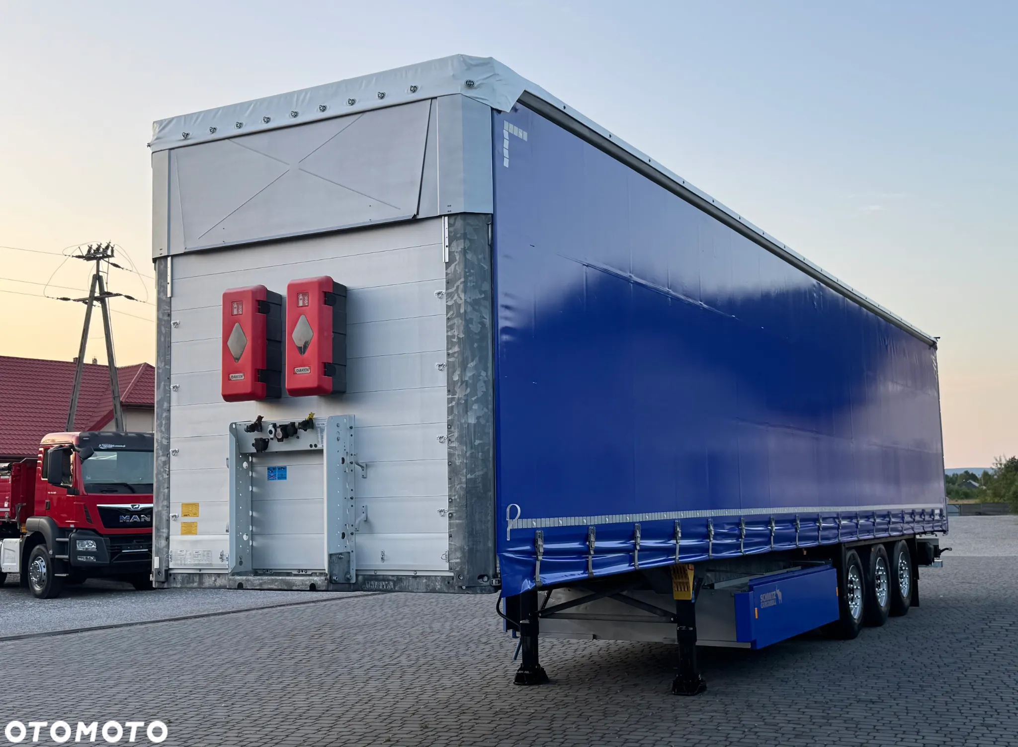 Schmitz Cargobull DACH PODNOSZONY/PALECIARA/STANDARD - 16