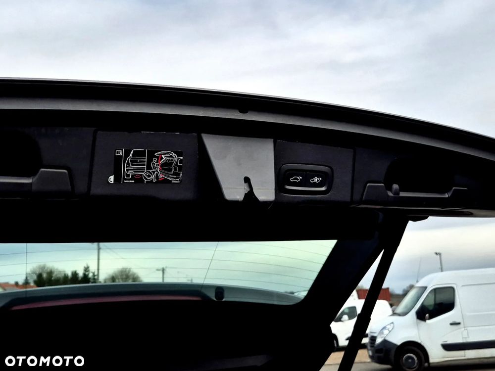 Volvo XC 60 B4 D AWD Geartronic Momentum Pro - 26