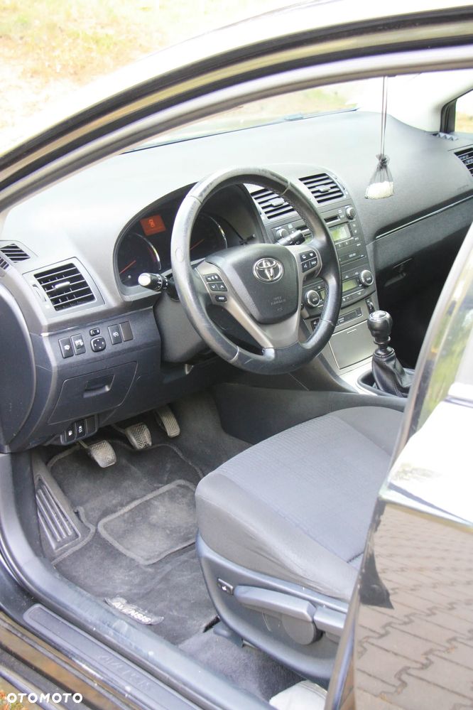 Toyota Avensis 1.8 Executive - 9