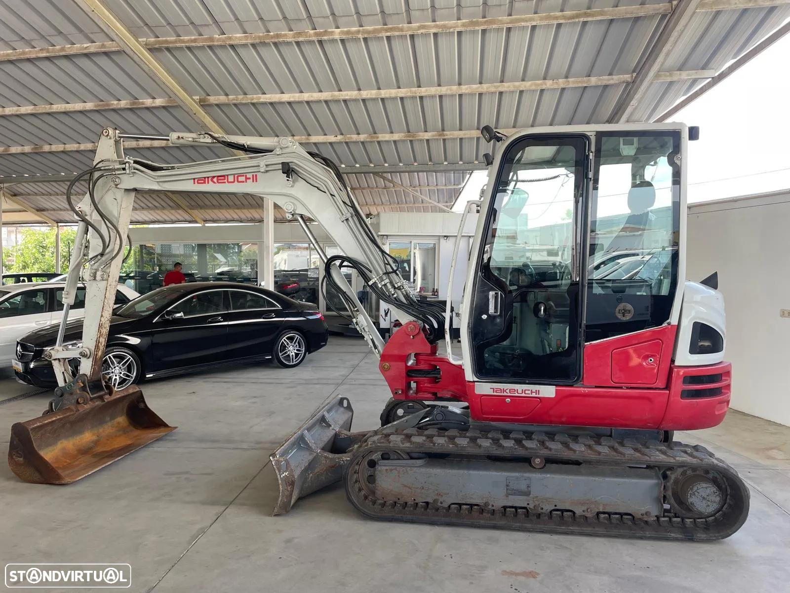 Takeuchi TB 250-2 Giratória - 4