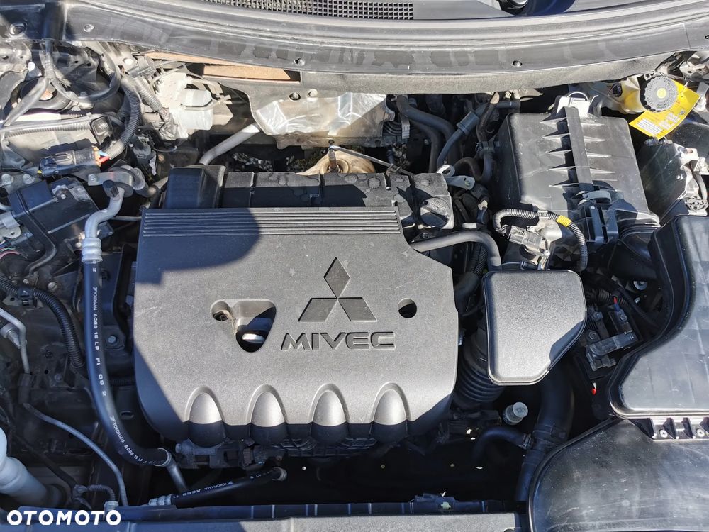 Mitsubishi Outlander 2.0 Intense + Navi 4WD CVT - 20