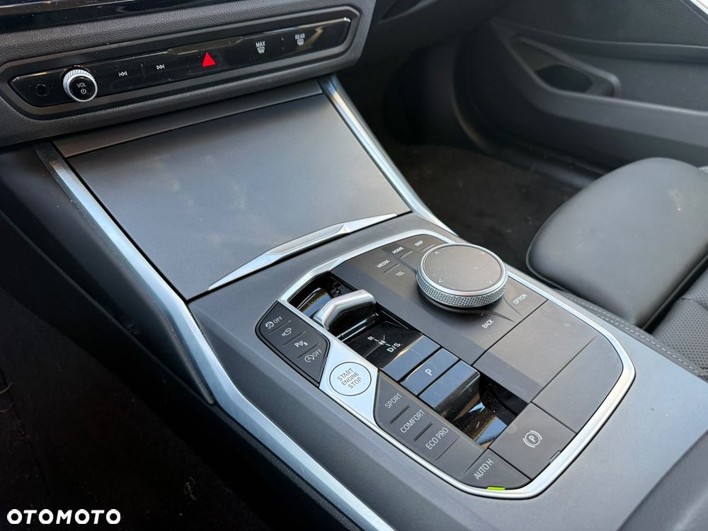BMW Seria 3 318i - 23