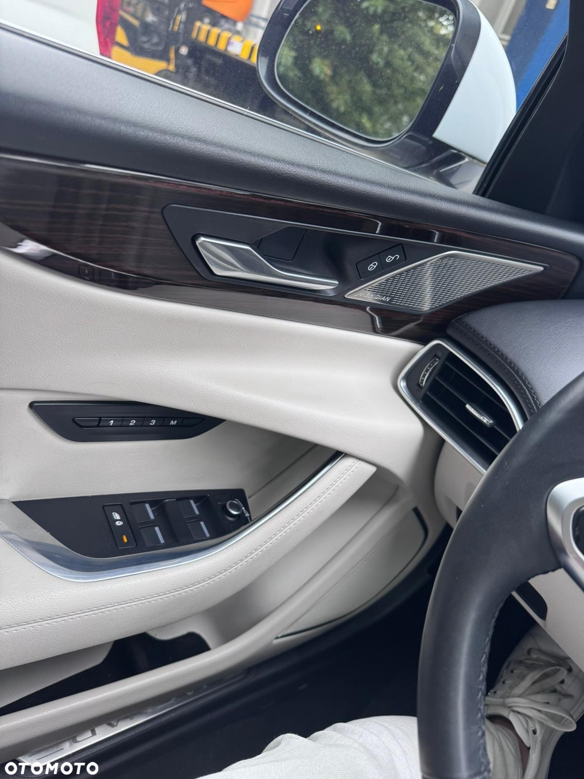 Jaguar XE - 38