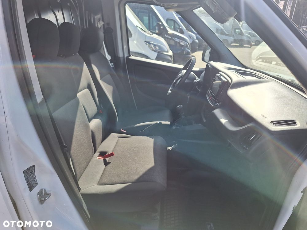 Fiat Doblo Maxi diesel 1,6 105KM blaszak 3 osobowy Krajowy FV23% - 21