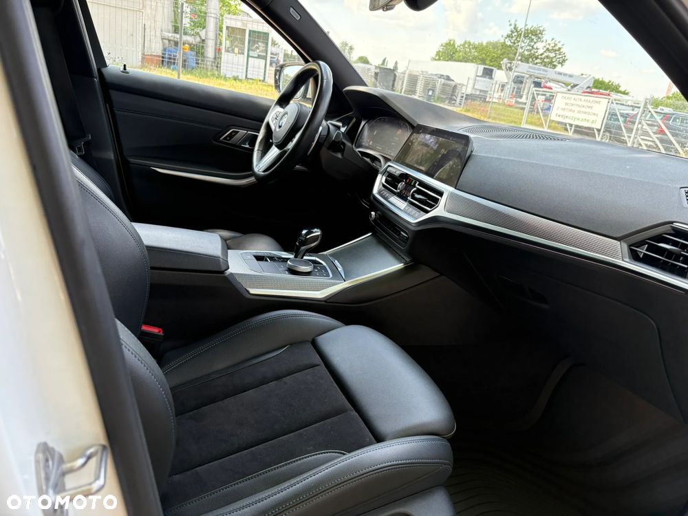 BMW Seria 3 320d xDrive mHEV sport - 24