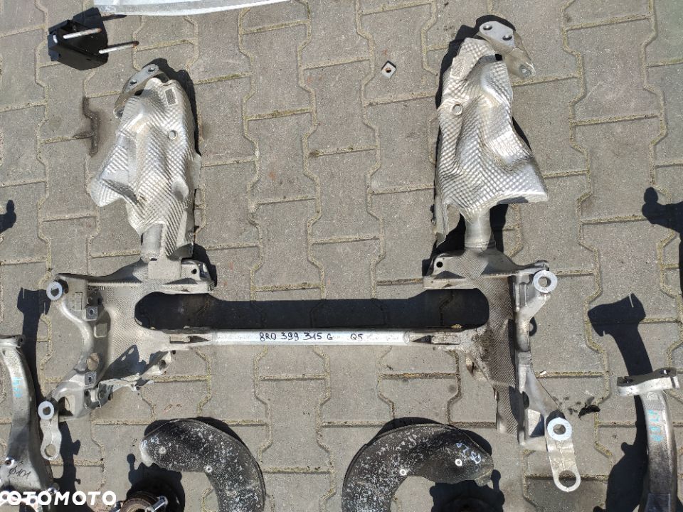 SWORZEŃ WAHACZA AUDI Q5 - 8