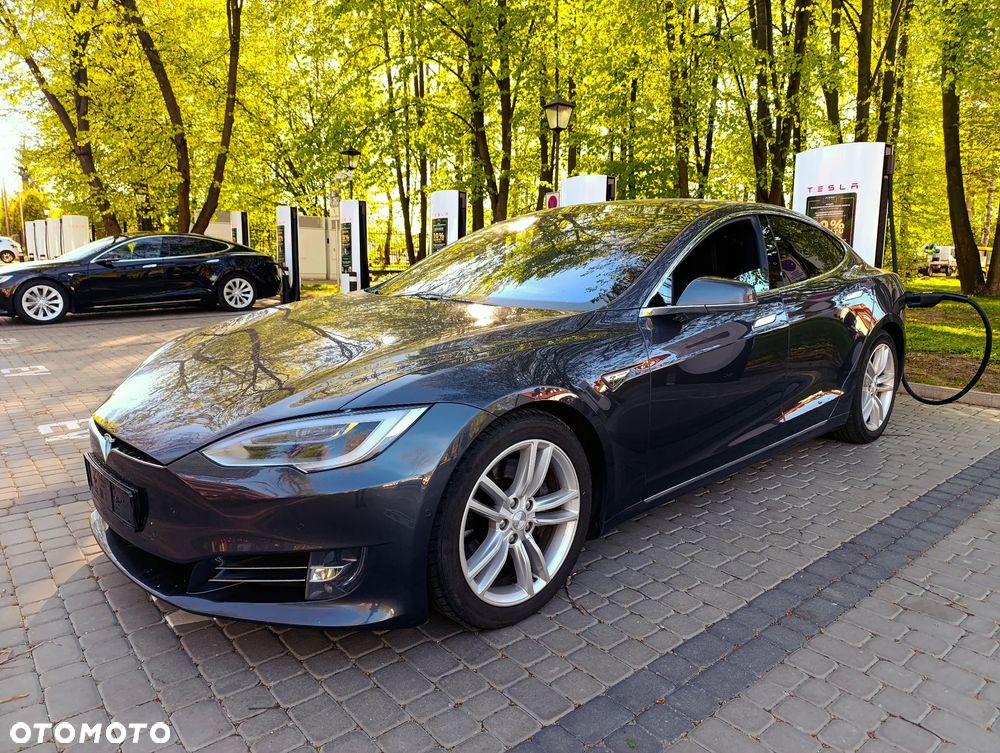 Tesla Model S - 2