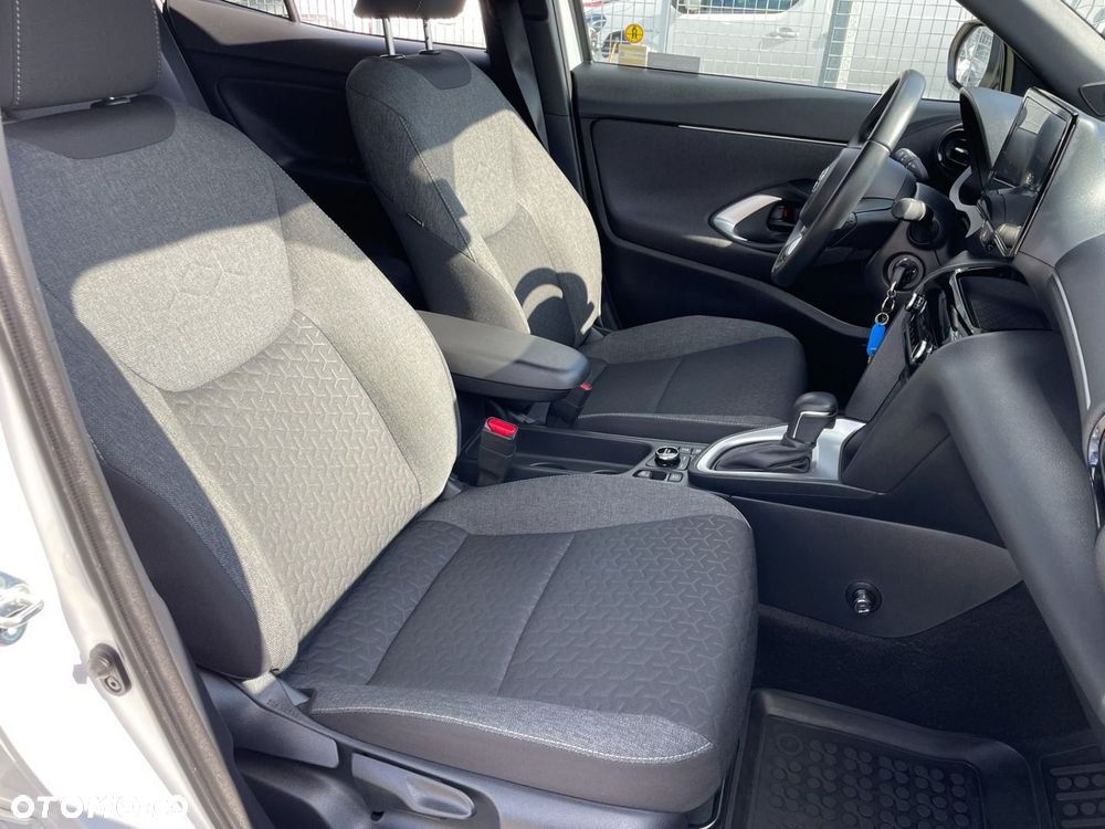 Toyota Yaris Cross Hybrid 1.5 Comfort 4x4 - 6
