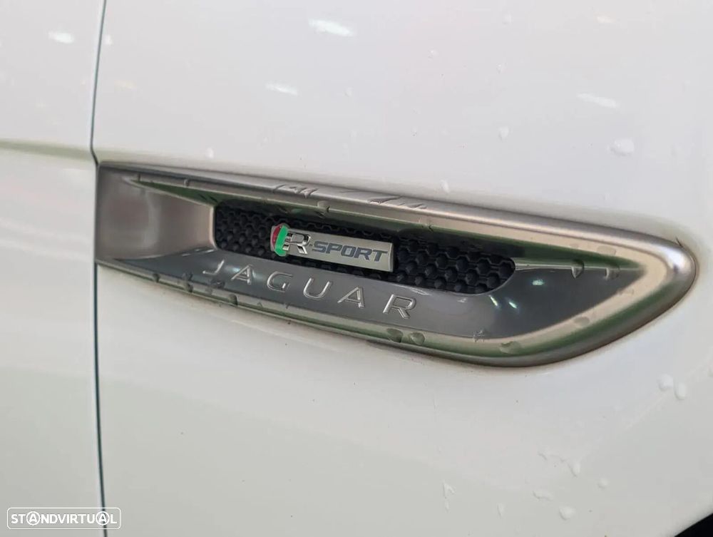 Jaguar XE - 16