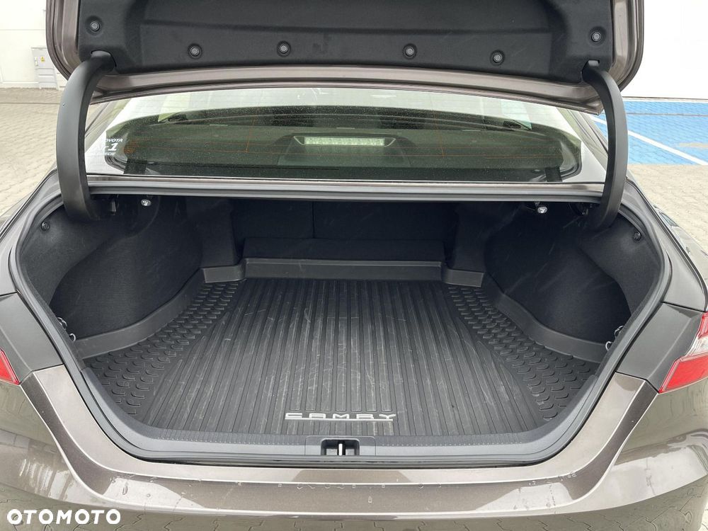 Toyota Camry - 12