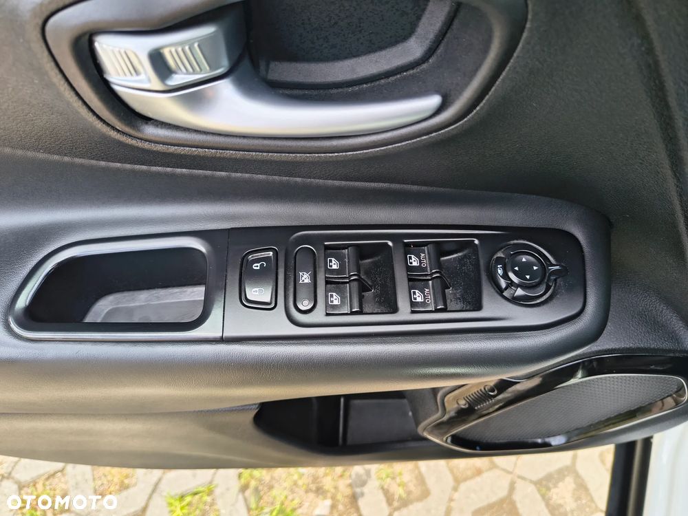 Jeep Renegade 1.4 MultiAir Night Eagle - 15