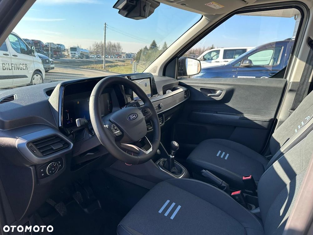 Ford Transit Courier - 26