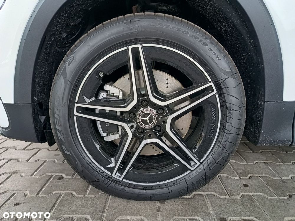 Mercedes-Benz GLB - 33