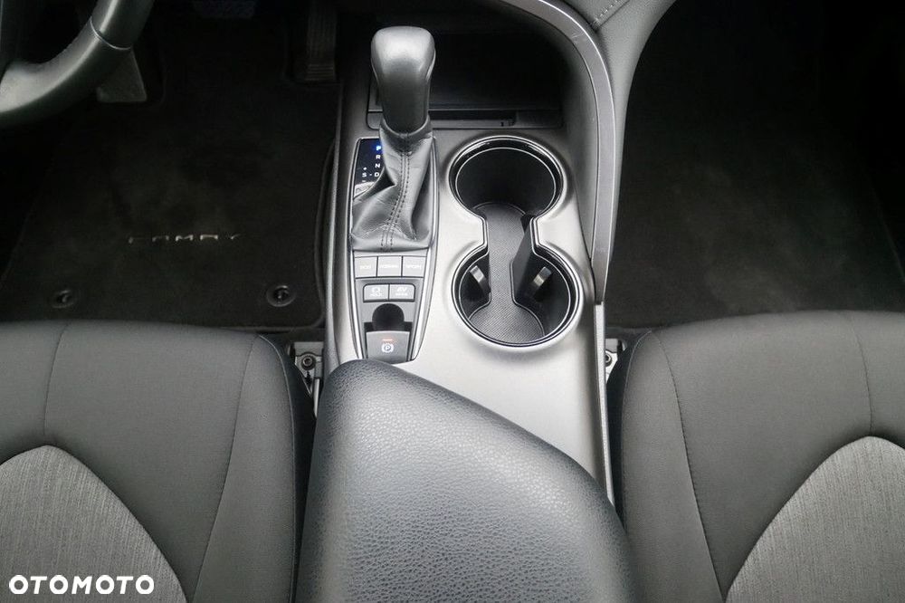 Toyota Camry 2.5 Hybrid Comfort CVT - 11