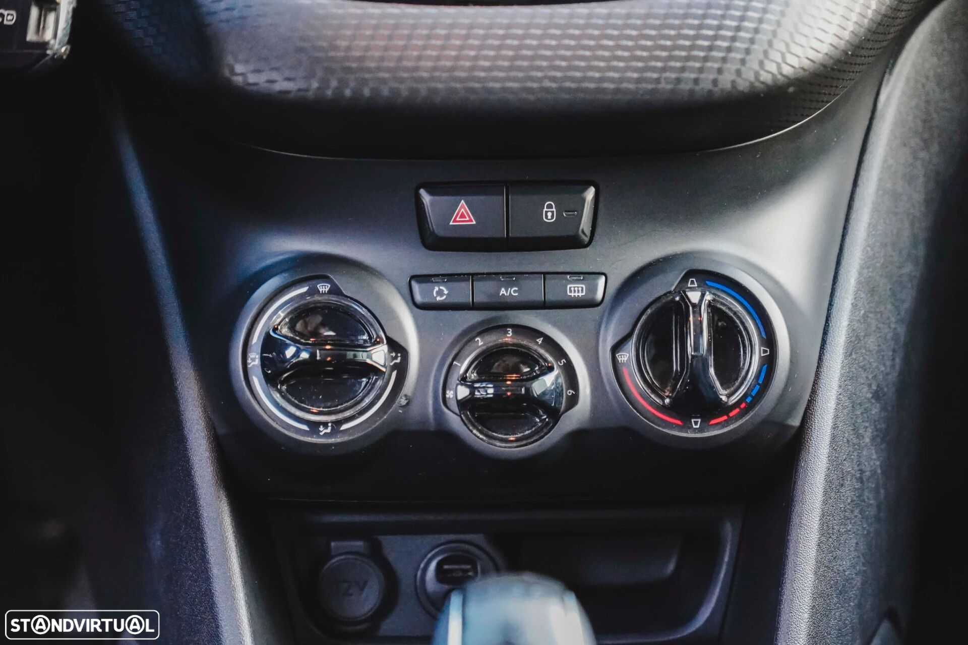 Peugeot 208 - 14