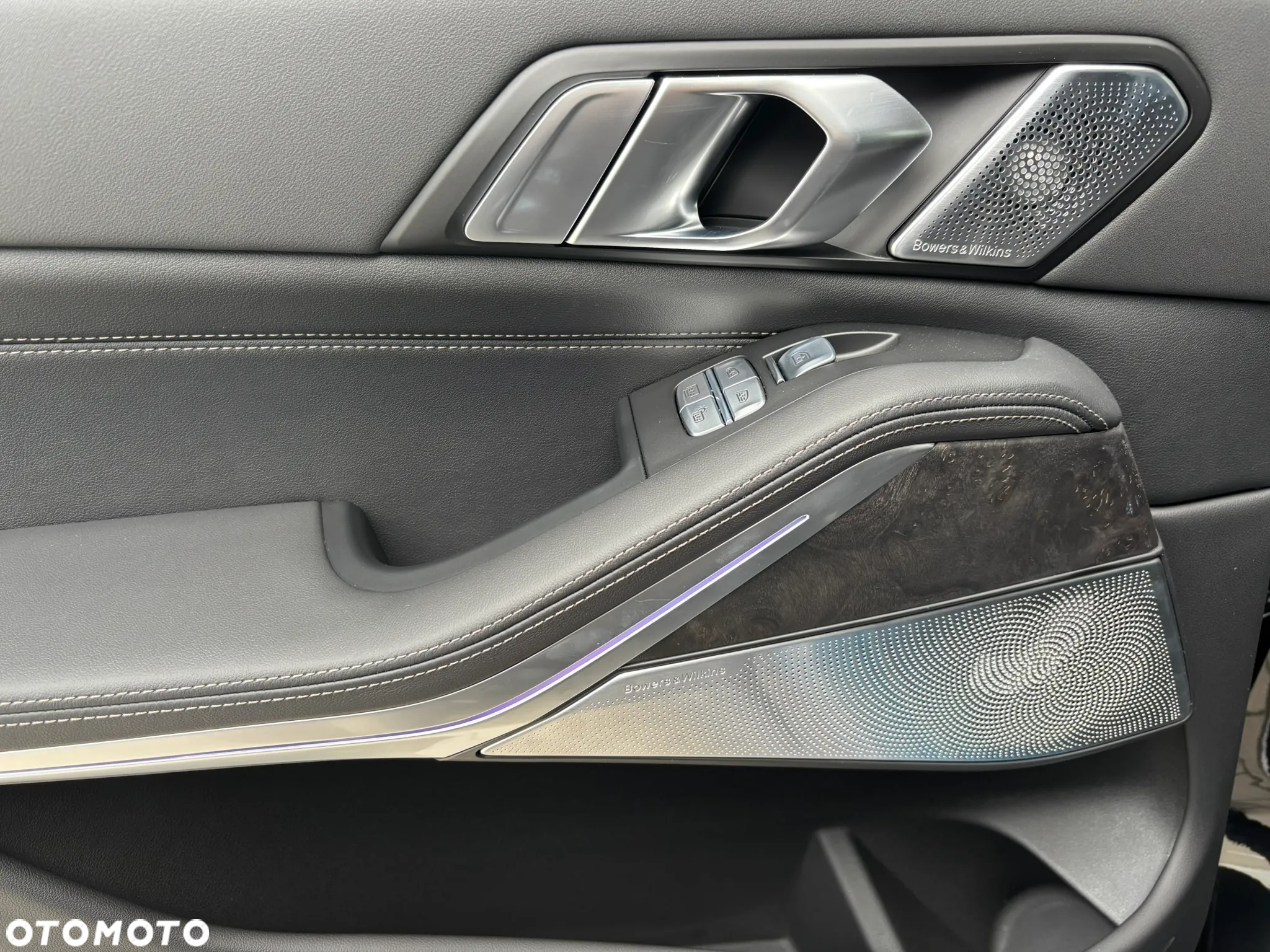 BMW X7 - 24