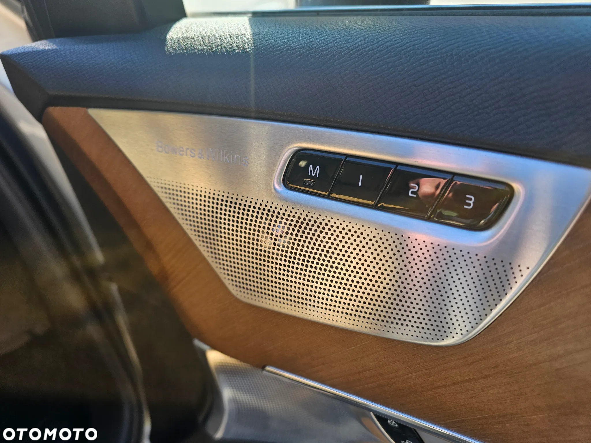 Volvo XC 90 T8 AWD Plug-In Hybrid Momentum 7os - 28