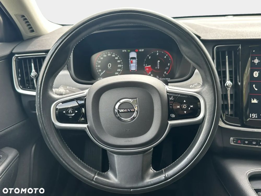 Volvo V90 D4 Momentum - 17