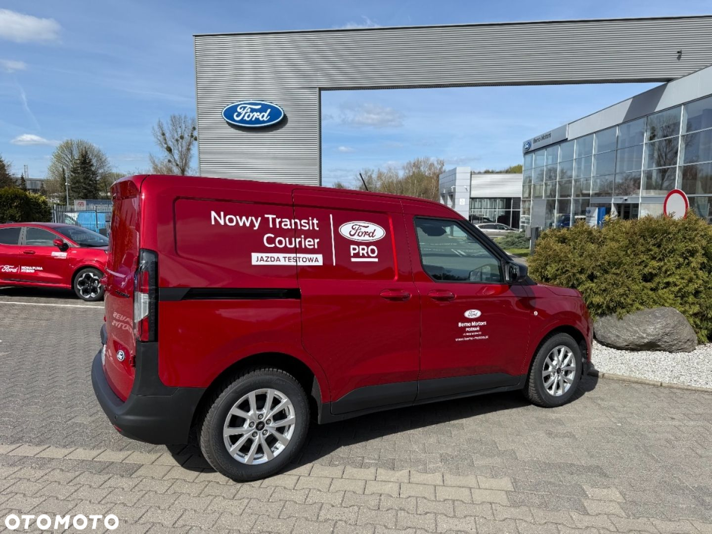 Ford Transit Courier - 9