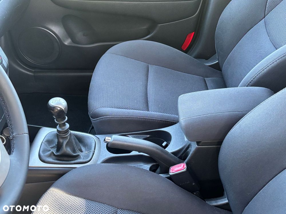 Hyundai i30 1.6 Comfort - 14