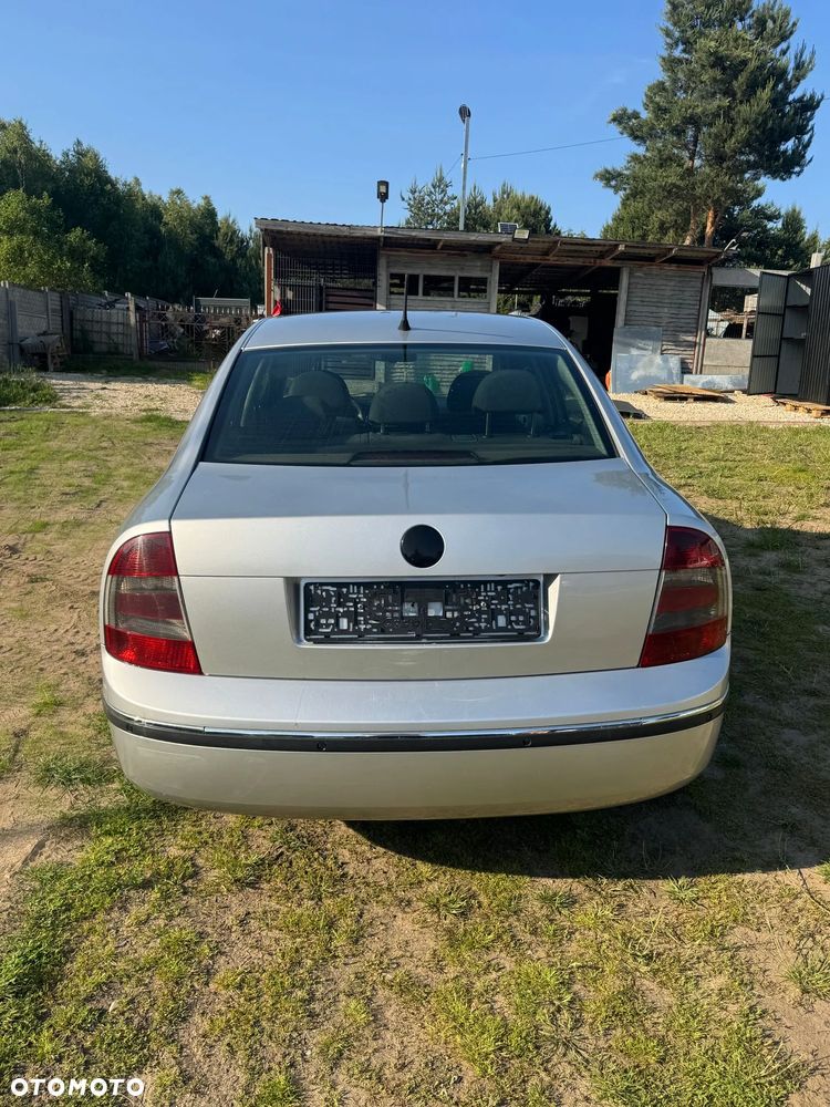 Skoda Superb 2.0 TDI DPF Ambiente - 6